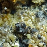 Piromorfita con posible Goethita
0,2 x 0,2 cm. la zona de cristales negros
(Autor: javier ruiz martin)