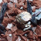 Calcopirita, dolomita, siderita
Cristal de calcopirita 0,3x0,3 cm
(Autor: Frederic Varela)