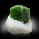 Pargasita
8 x 6 x 7 cm / cristal principal: 6.5 cm.
(Autor: Museo MIM)