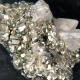 Pirita, Calcita
46 x 31 x 31 mm.
(Autor: José Luis Zamora)
