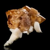 Powellita con Estilbita-(Ca)
9 x 6.5 x 9.5 cm / Cristal principal: 5.8 cm
(Autor: Museo MIM)