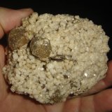 Pseudoleucita con Moscovita y Oligoclasa
6 x 5 x 4,6 cm
(Autor: Anisio Claudio)