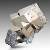 Pirita
9 x 6.5 x 8 cm / cristal principal: 7.6 cm.
(Autor: Museo MIM)