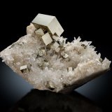 Pirita
27 x 15 x 15 cm / cristal principal: 7.8 cm
(Autor: Museo MIM)
