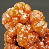 Piromorfita
Tamaño de la pieza: 8 × 5.3 × 4.4 cm / cristal principal: 1.2 × 1.1 cm
(Autor: Jordi Fabre)