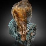 Cuarzo
16.5 x 9 x 6.5 cm / cristal principal: 9.7 cm
(Autor: Museo MIM)