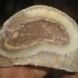 Cuarzo (variedad hematoideo) y Cuarzo (variedad agata)
10 x 6 x 5 cm
(Autor: Anisio Claudio)