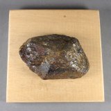 Rutilo
6,1 x 4 x 2,5 cm.  Peso 104,7 g.
(Autor: J. G. Alcolea)