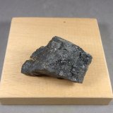 Rutilo (variedad rutilo niobífero)
5 × 3,1 × 2,9 cm.  80,3 g.
(Autor: J. G. Alcolea)