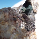 ¿Malaquita? sobre Siderita
1 cm. el cristal
(Autor: javier ruiz martin)