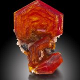 Shigaíta con Rodocrosita
2.5 x 2 x 4 cm / Cristal principal: 2.4 cm
(Autor: Museo MIM)