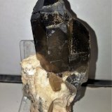 Cuarzo (variedad ahumado), Albita
9,5x5x5 cm.
(Autor: Adri Rodríguez)