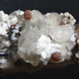 Spessartina (Espesartina), Microclina, Chorlo y Cuarzo (variedad hialino)
4 cm. ancho de campo
(Autor: prcantos)