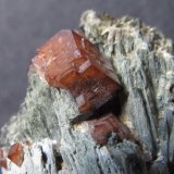 Andradita (Grupo Granate) y Hedenbergita
Cristal de 1 x 1 cm.
(Autor: prcantos)
