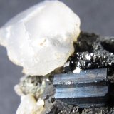 Bournonita y Calcita
2 cm. ancho de campo
(Autor: prcantos)