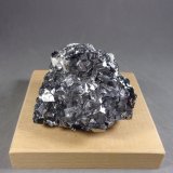 Skutterudita
5,5 x 4,5 x 4,,5 cm. 267 g.
(Autor: J. G. Alcolea)
