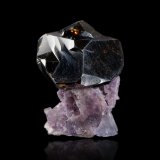Esfalerita, Fluorita
4 x 2.8 x 2.6 cm / Cristal principal: 2.9 cm.
(Autor: Museo MIM)