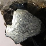Tetraedrita, Pirita, Cuarzo, Esfalerita
cara de cristal: 1x1 cm
(Autor: Kaszon Kovacs)
