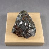 Tetraedrita-(Fe)
4,4 x 4 x 2,6 cm. Cristal mayor 16  milímetros.
(Autor: J. G. Alcolea)
