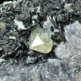 Titanita
Tamaño: cristal de 5 mm.
(Autor: Juan Miguel)