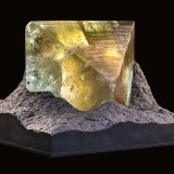 Topacio
51 x 49 x 44 cm / Cristal principal: 66 cm.
(Autor: Museo MIM)