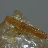 Topacio
cristal  7x50mm
(Autor: Ramon A  Lopez Garcia)