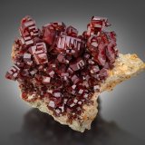 Vanadinita
16 x 18 x 7 cm / cristal principal: 4.6 cm
(Autor: Museo MIM)