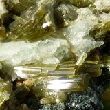 Vesubianita
8x5 cm
(Autor: nerofis2)