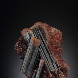 Vesuvianita con Grossularia
8 x 6.5 x 2.5 cm / cristal principal: 7.1 cm
(Autor: Museo MIM)