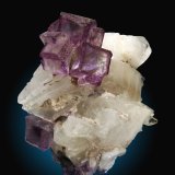 Fluorita, calcita
75x65mm, cristales de 1cm de arista
(Autor: Raul Vancouver)