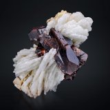 Wodginita con Albita
7 x 4.5 x 3.5 cm / cristal principal: 5 cm
(Autor: Museo MIM)