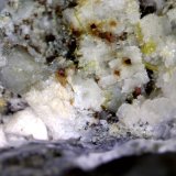 Zircón y Magnetita.
0´736 x 0´689 mm.
(Autor: Jesus Franquesa Baucells)