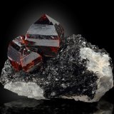 Zircón [Zircon]
11.5 x 6 x 8.5 cm / cristal principal: 4.4 cm
(Autor: Museo MIM)