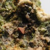 Zircón.
Cristal de 2 mm.
(Autor: Adrian Pesudo)