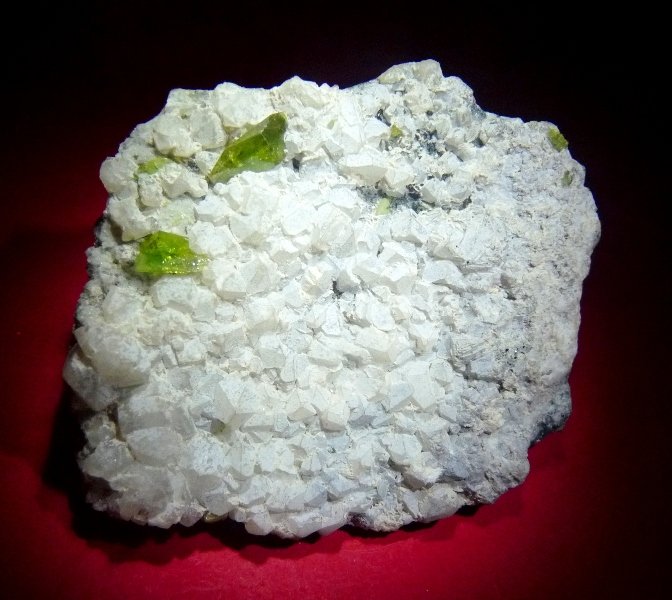 Titanita y Cuarzo.
70x60 mm.
(Autor: Jesus Franquesa Baucells)