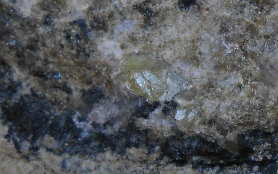 Titanita y Ferro-hornblenda
8 x 6 x 3 cm
(Autor: Antonio Alcaide)