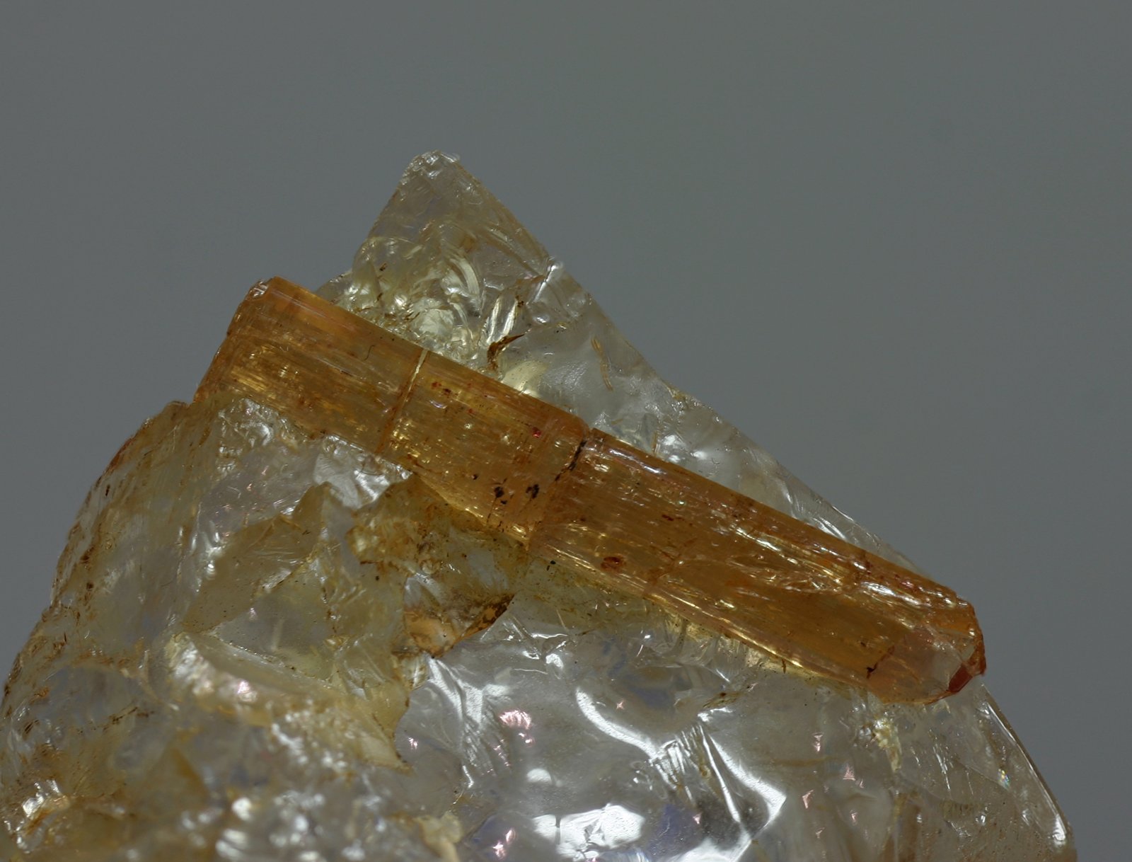 Topacio
cristal  7x50mm
(Autor: Ramon A  Lopez Garcia)