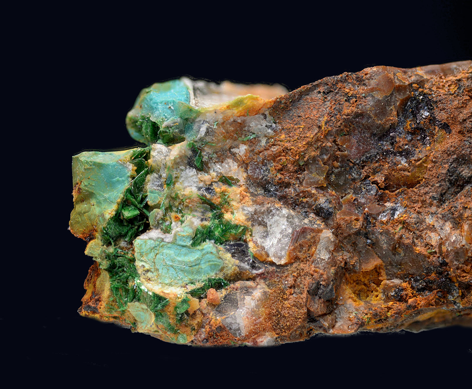 Torbernita y Turquesa
65 x 30 x 26 mm
(Autor: Antonio Carmona)