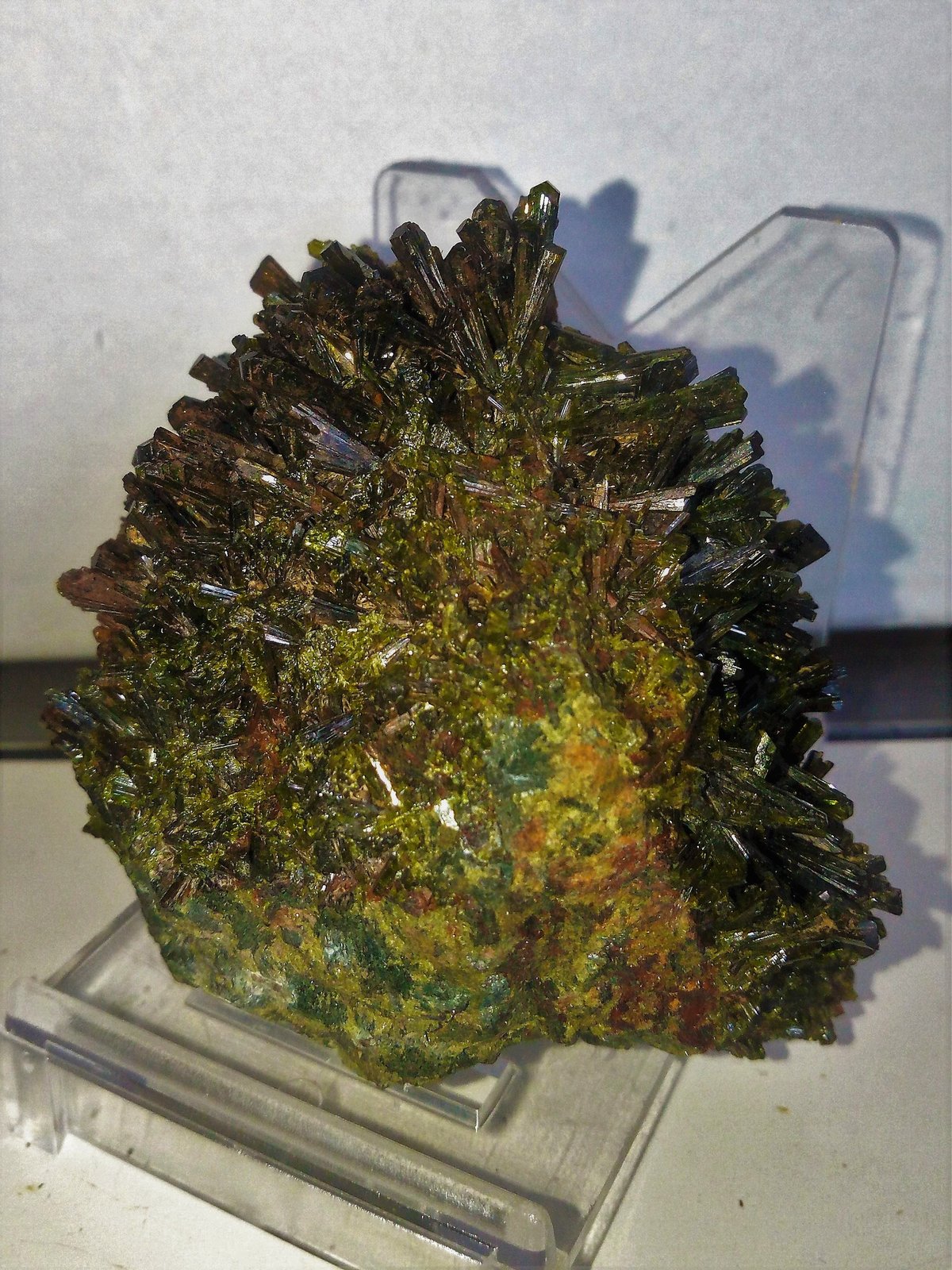 Epidota
6x5 cm.
(Autor: Adri Rodríguez)