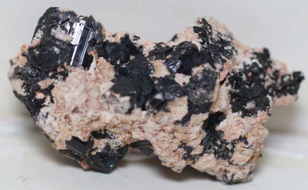 Chorlo [Schorl]
44 x 25 x 15 mm
(Autor: José Luis Zamora)