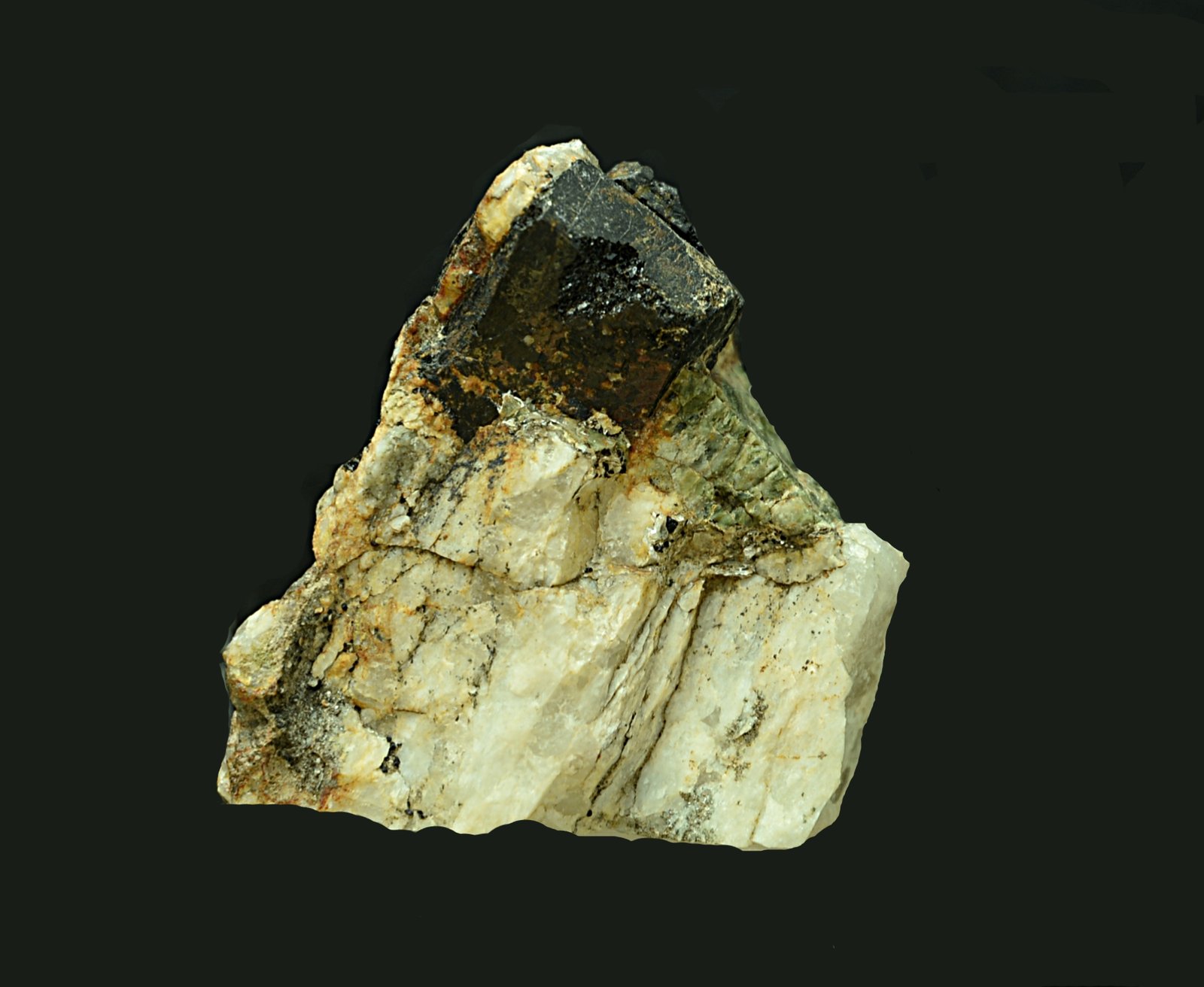 Turmalina, apatito y feldespato.
Cristal de turmalina de 2,5 x 2,5 cm.
(Autor: Antonio Carmona)
