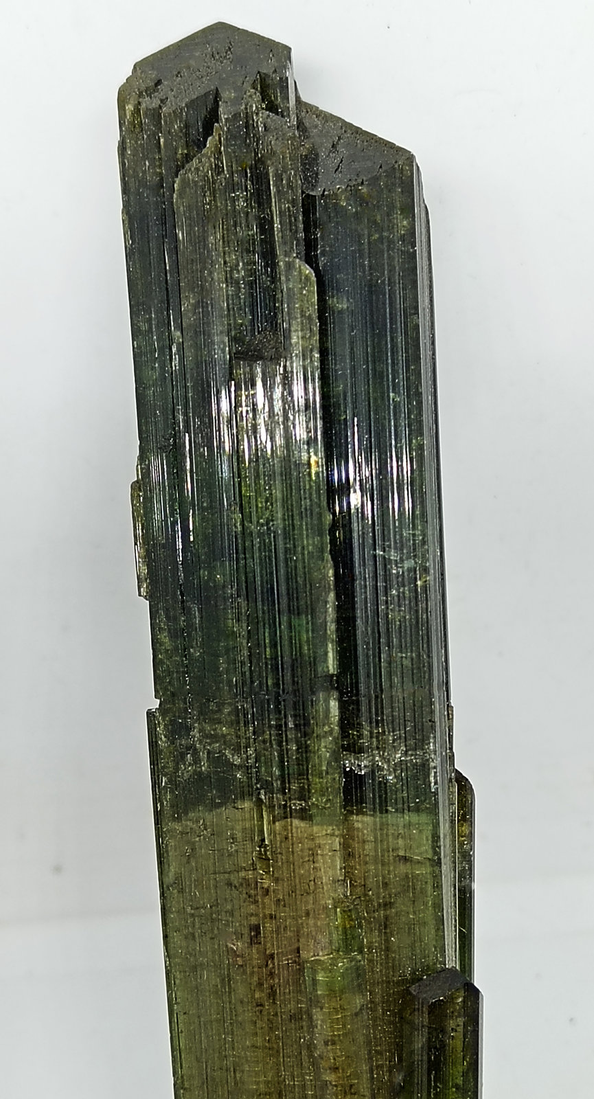 Elbaita (variedad verdelita)
100x20x20 mm.
(Autor: Luis Edmundo Sánchez Roja)