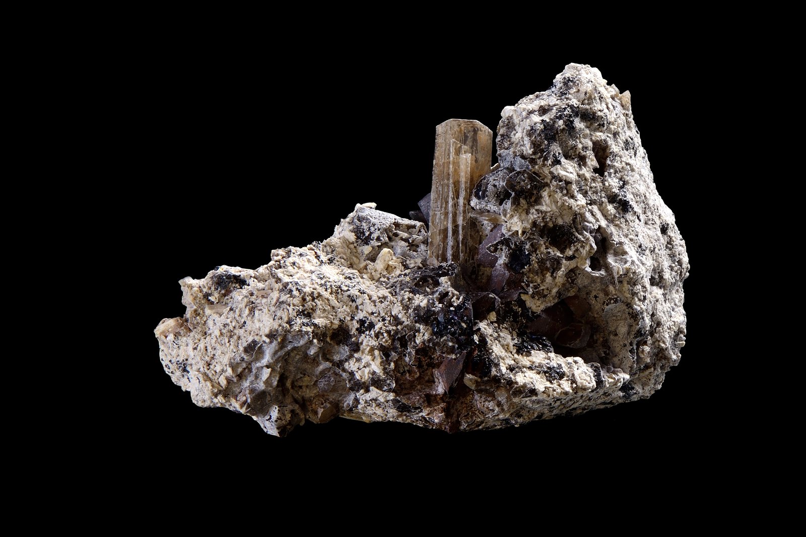 Tuscanita [Tuscanite] y Espinela [Spinel]
8 x 4 x 5 cm / cristal principal: 2.5 cm
(Autor: Museo MIM)