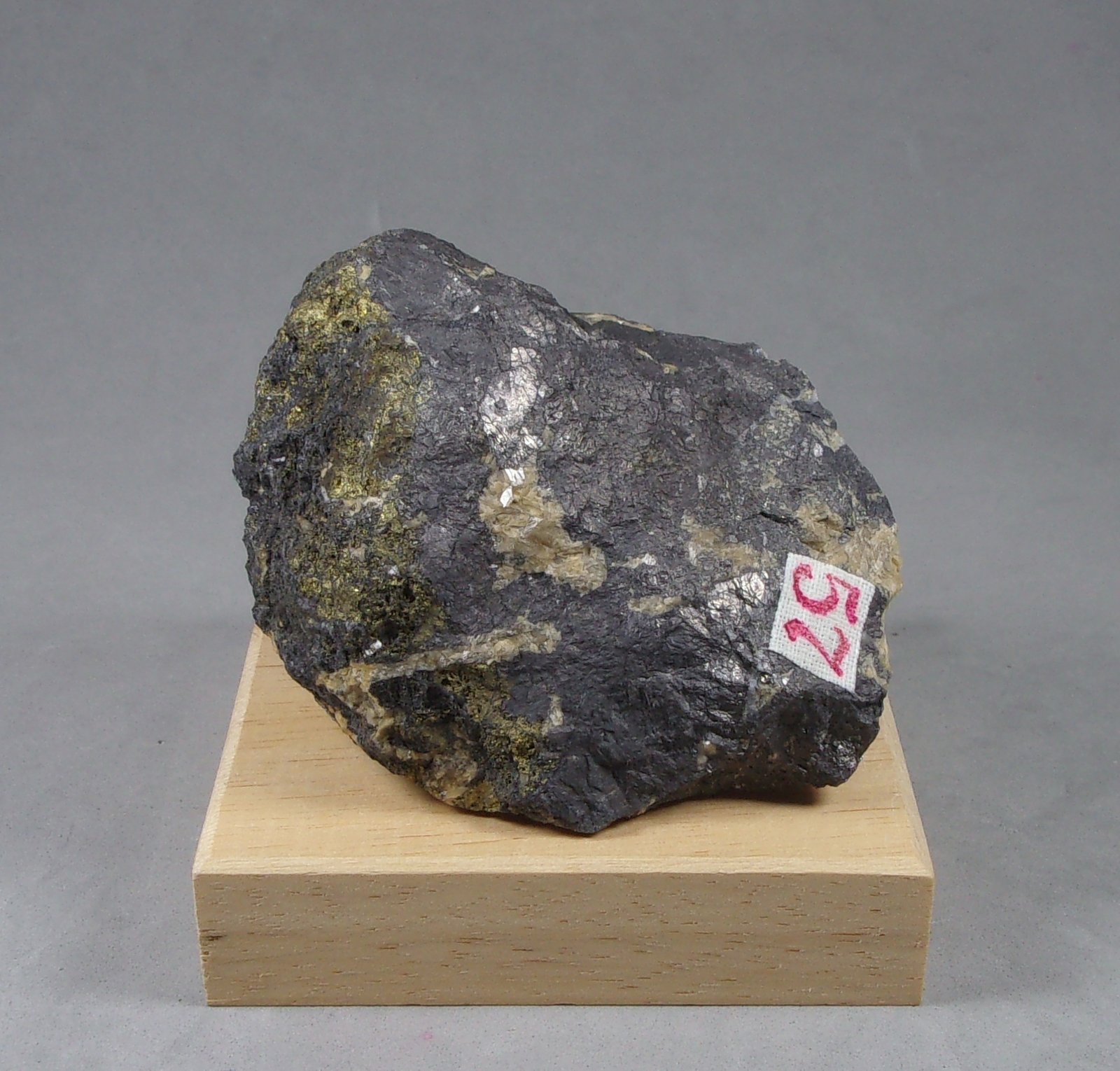 Ullmannita
6,5 x 5 x 2 cm.
(Autor: J. G. Alcolea)