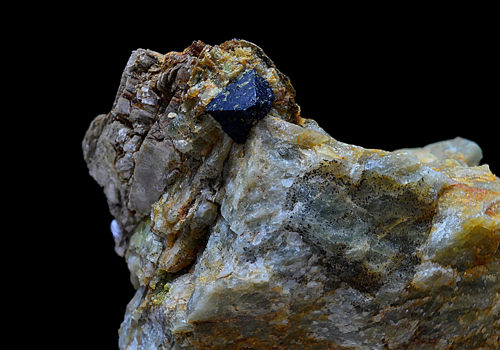 Uraninita
Cristal de 4 mm.
(Autor: Antonio Carmona)