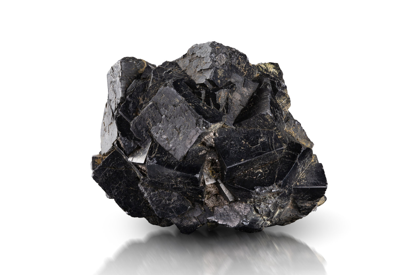 Uraninita
5.5 x 4.5 x 4 cm / cristal principal: 2.1 cm
(Autor: Museo MIM)