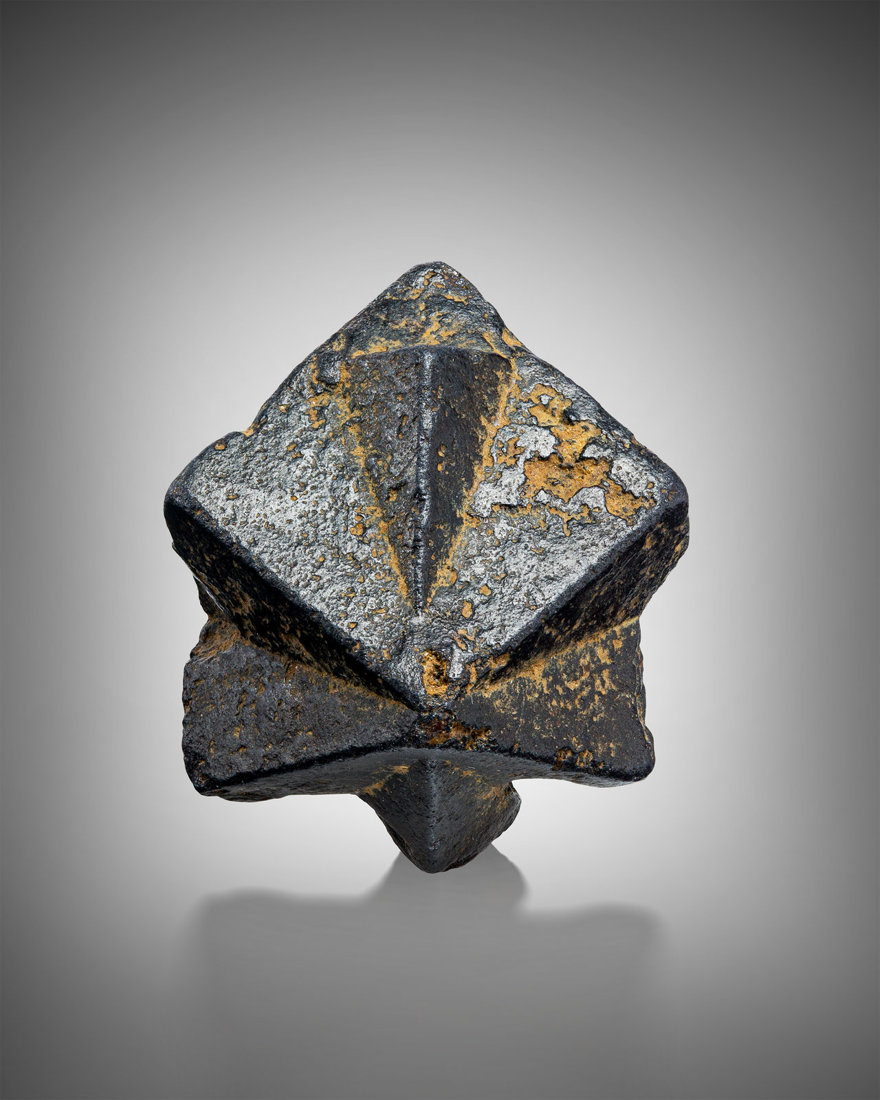 Uraninita
2 x 2 x 1.5 cm
(Autor: Museo MIM)