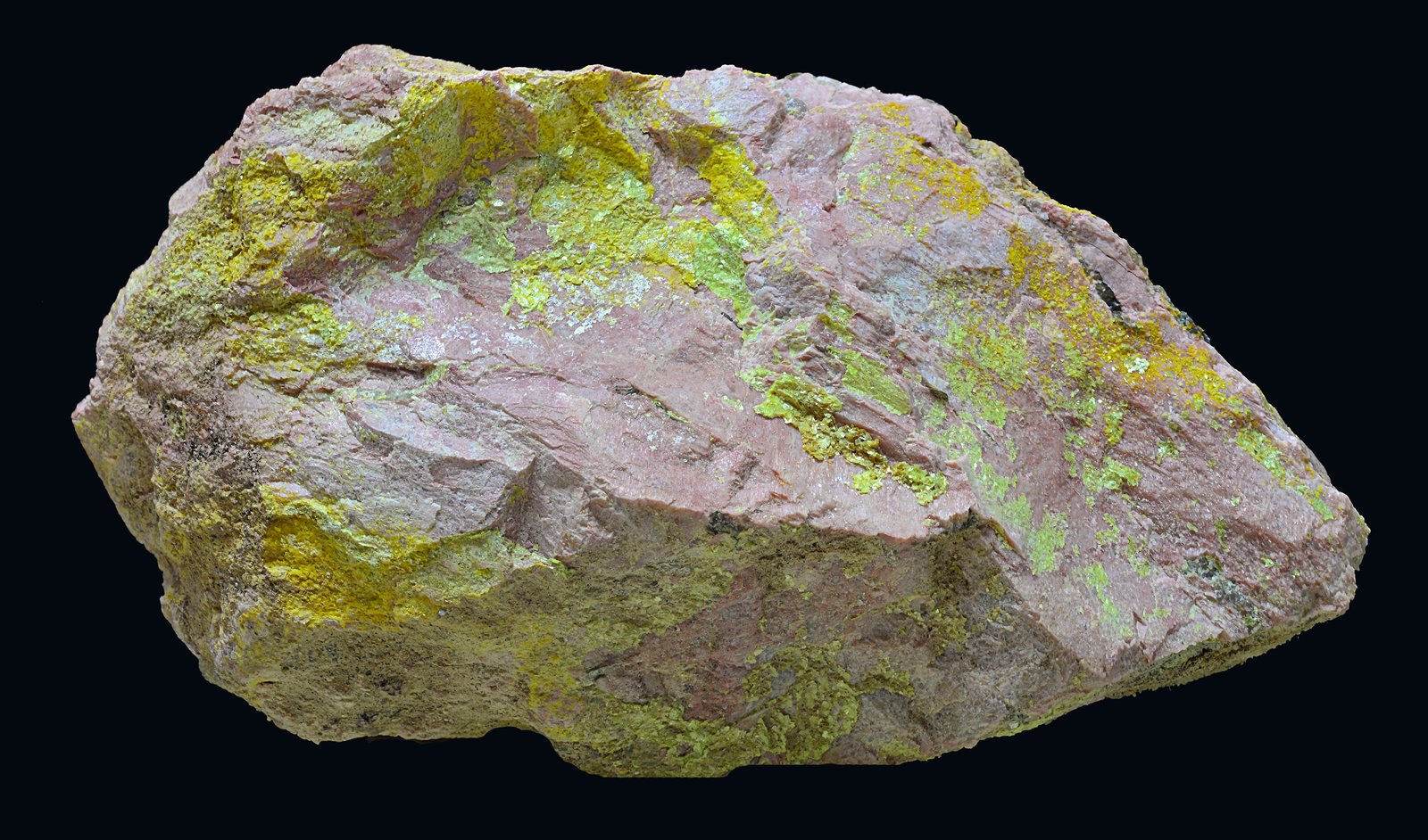 Uranocircita y Fosfuranilita sobre Ortoclasa.
7 x 4 cm
(Autor: Antonio Carmona)