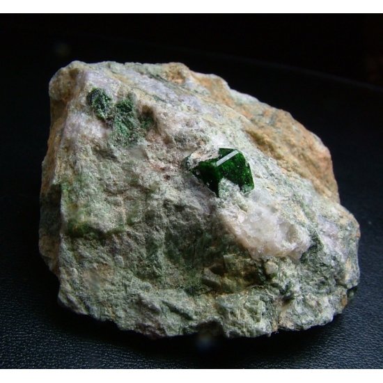 Uvarovita
5 x 5 x 2,5 cm
(Autor: Antonio Alcaide)