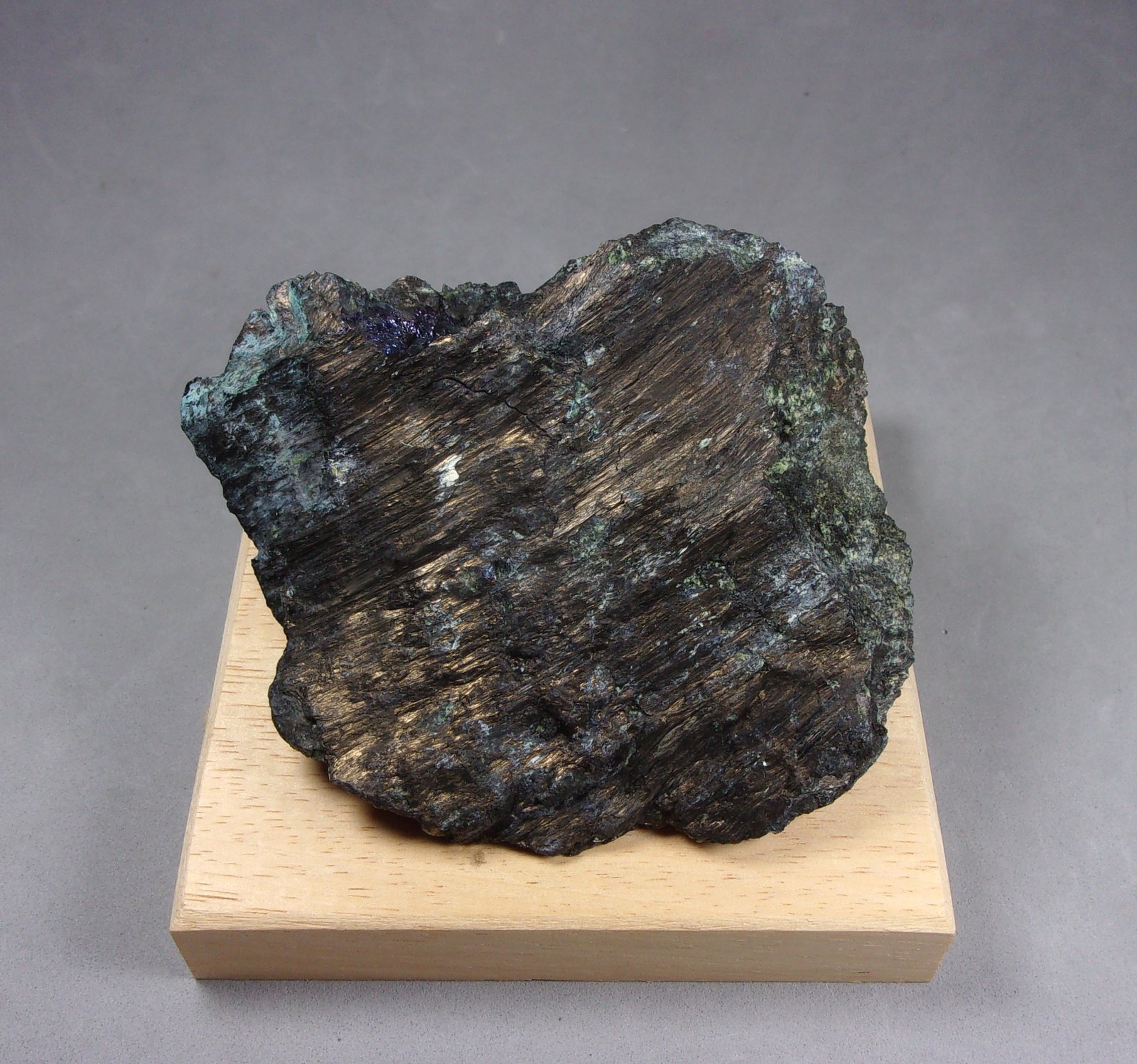 Valleriita
7,6 x 6,7 x 1,9 cm.
(Autor: J. G. Alcolea)